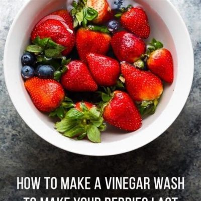 How to Wash Fruit with Baking Soda and Vinegar